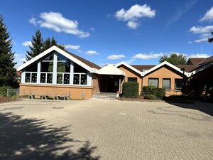 Schulhof und Haupteingang der Grundschule Söhlde