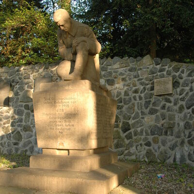 Bild vergr&ouml;&szlig;ern: Gedenkstein in Hoheneggelsen "Kriegerdenkmal"