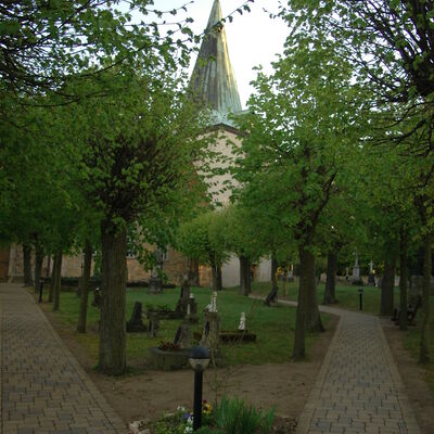 Bild vergr&ouml;&szlig;ern: Zuwegung zur Wehrkirche in Hoheneggelsen